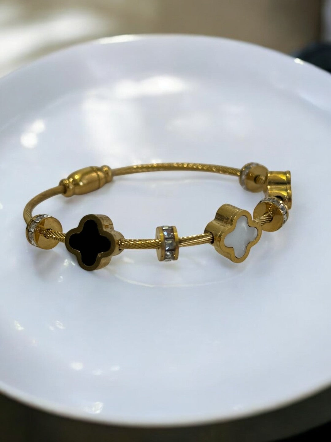 BLACK AND WHITE CLOVER TATVIKA BRANDED BRACELET
