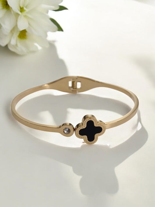 BALCK CLOVER DIAMOND DAILY WEAR CUFF BRACELET