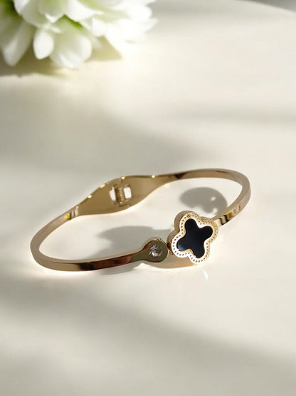 BALCK CLOVER DIAMOND DAILY WEAR CUFF BRACELET