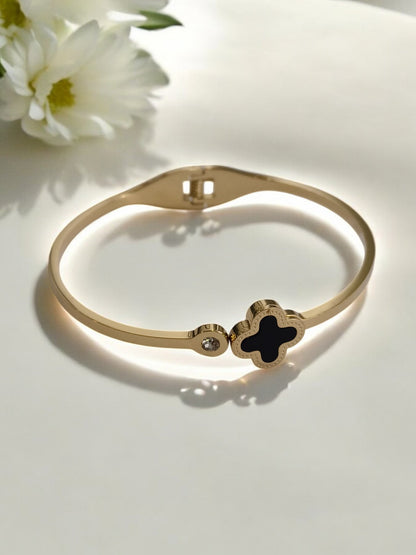 BALCK CLOVER DIAMOND DAILY WEAR CUFF BRACELET