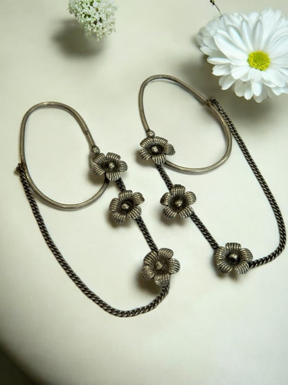 BLOSSOM CHAIN NITHYA GERMAN SILVER EAR CUFF