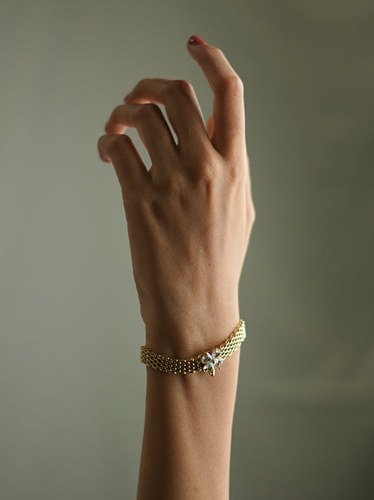 GOLDEN THIK CHAIN WITH GLEMING DIAMOND FLOWER VINTAGE CLOVER