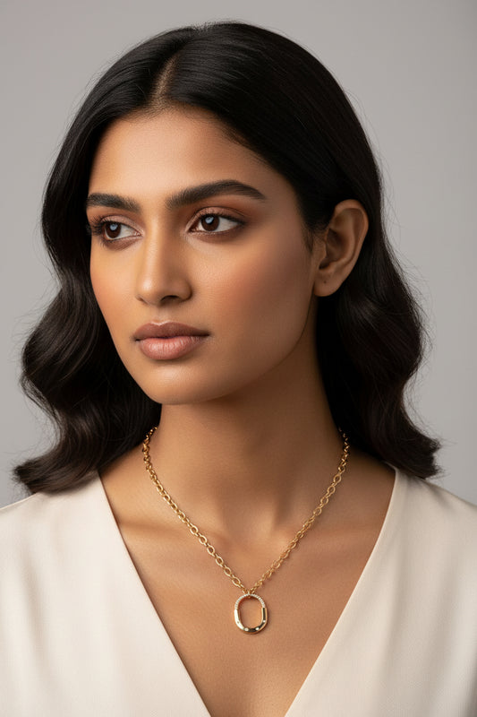 GOLDEN SHIMMERING DIAMOND LOCK LOOKING BOLD TO WEAR