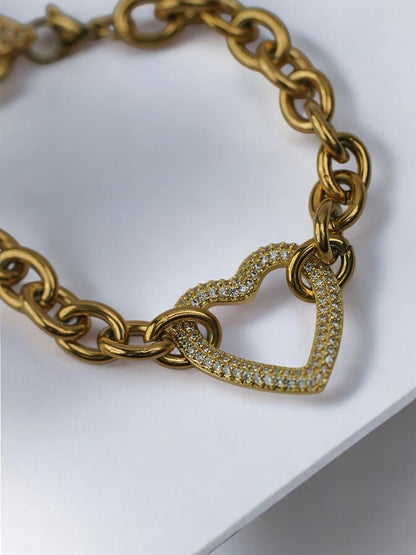 GOLDEN CHAIN WITH TINY DIAMOND HEART