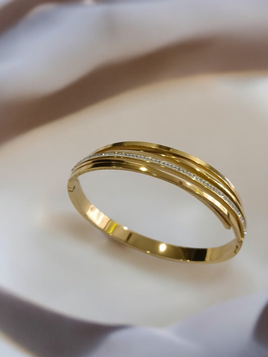 GOLDEN BASE WITH SPARKLING DIAMOND LINE