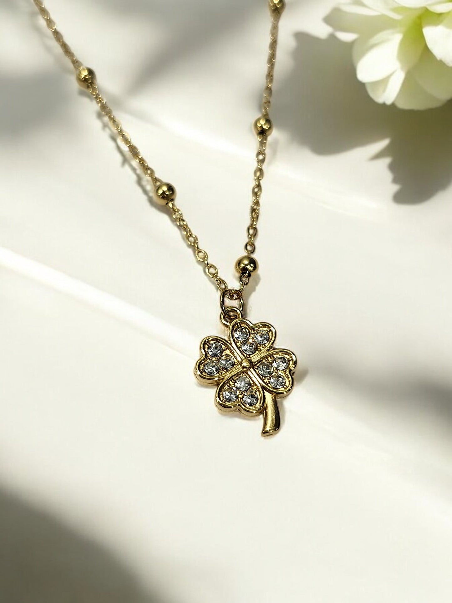 GOLDEN BALLS CHAIN WITH VINTAGE CLOVER SHIMMERING DIAMOND