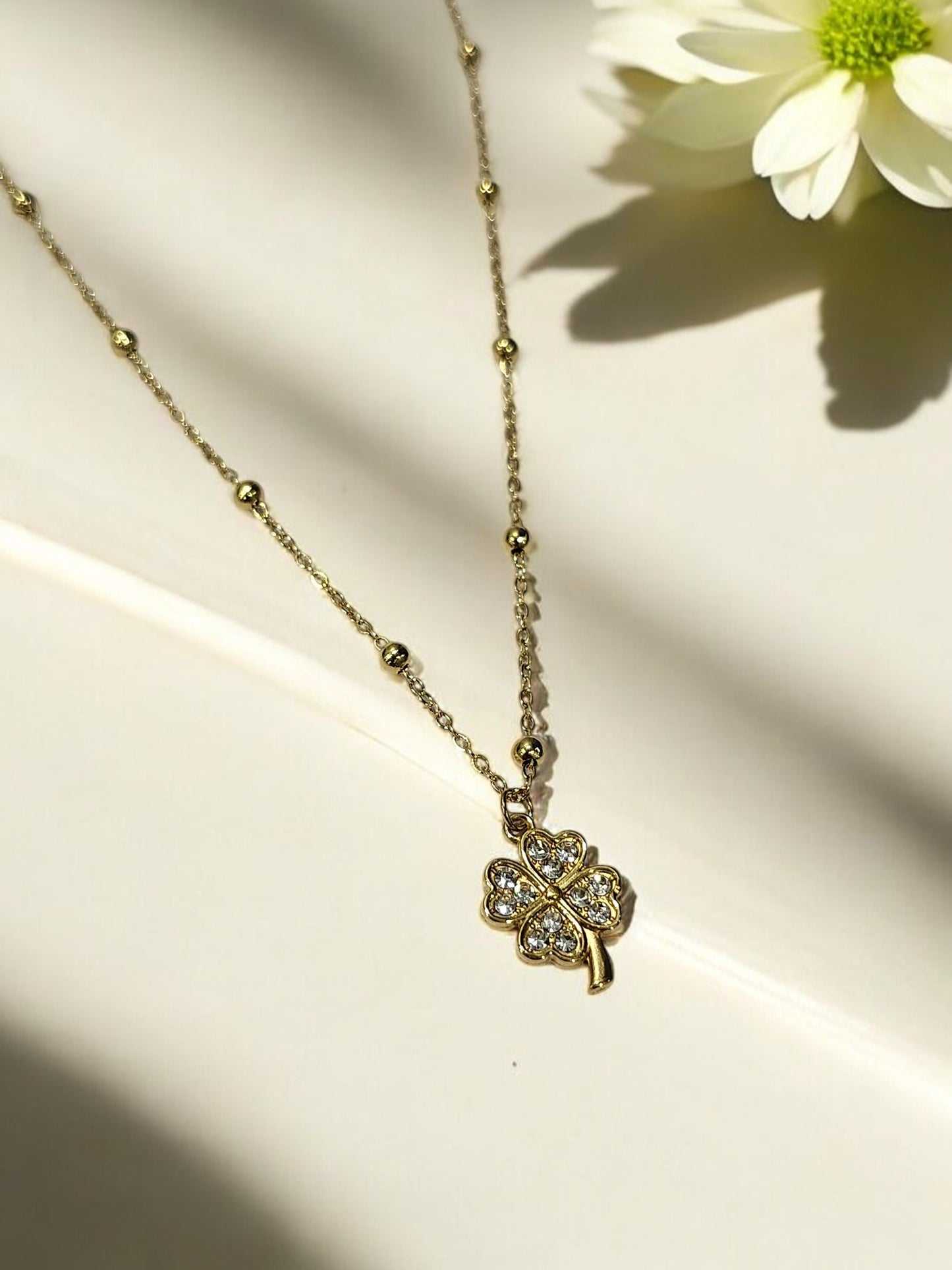 GOLDEN BALLS CHAIN WITH VINTAGE CLOVER SHIMMERING DIAMOND