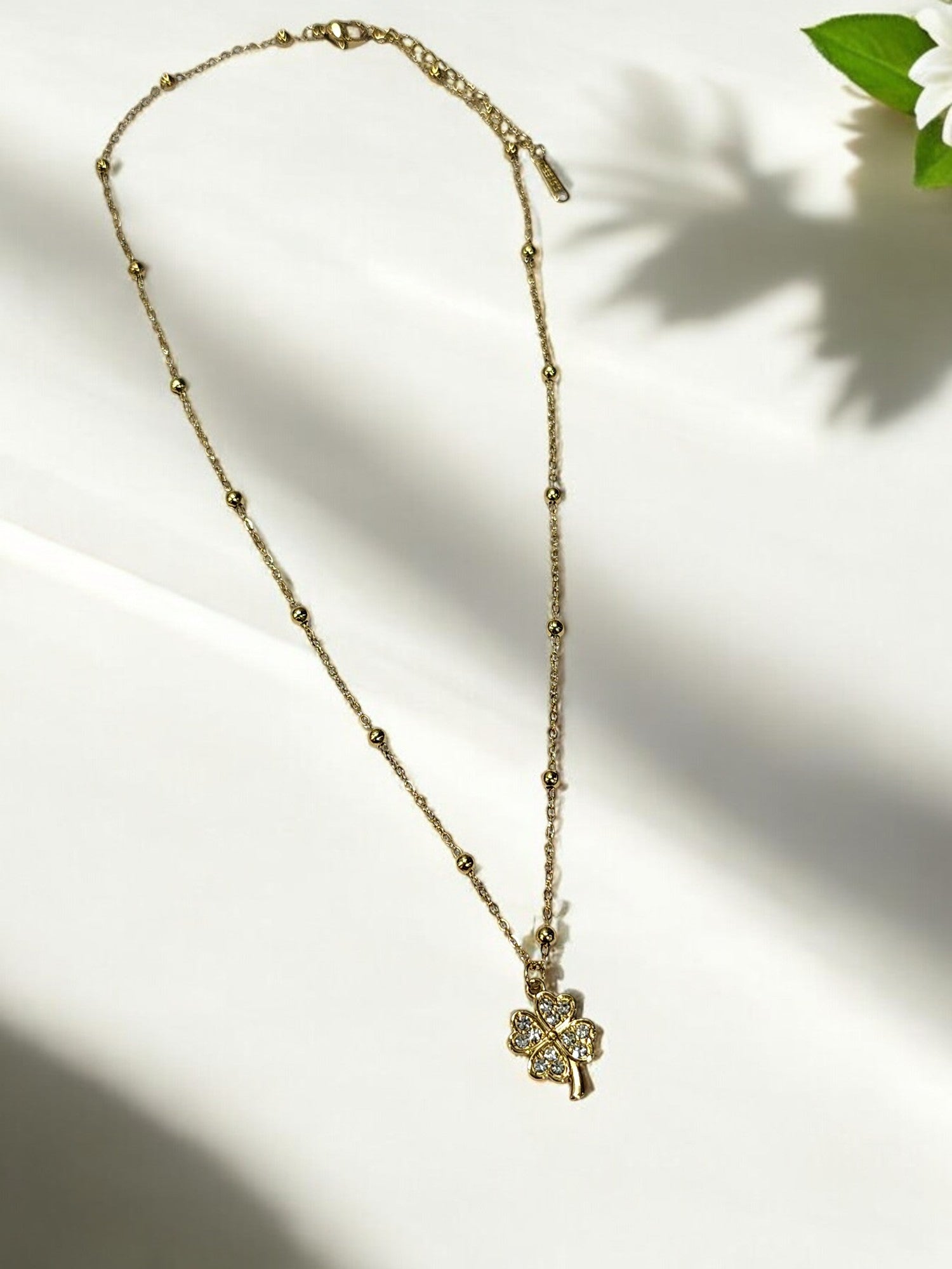 GOLDEN BALLS CHAIN WITH VINTAGE CLOVER SHIMMERING DIAMOND 