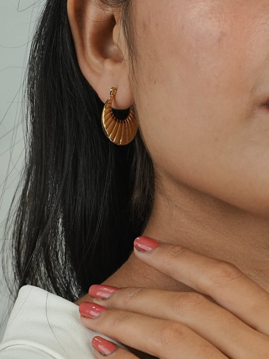 GOLDEN VINNEY EARRINGS