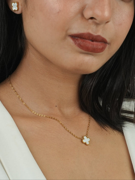 WHITE CLOVER JENNY NECKLACE