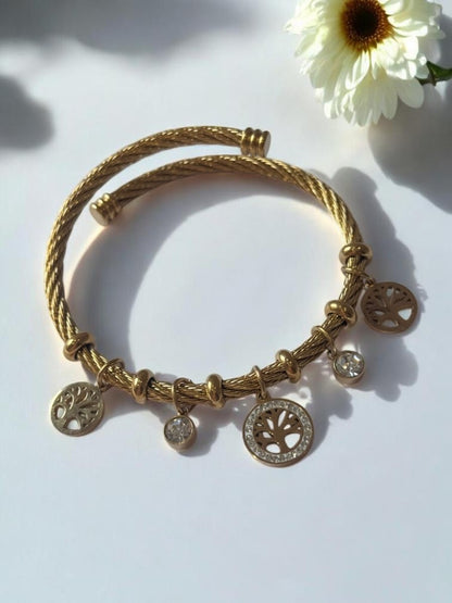 GOLDEN AARU CHARMS BRACELET