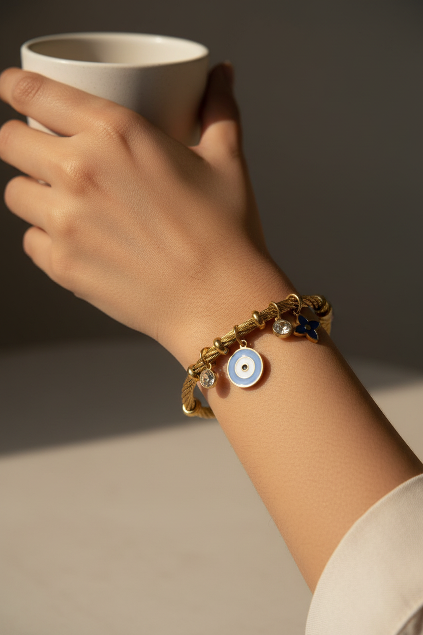 GOLDEN AIRA CHARMS BRACELET