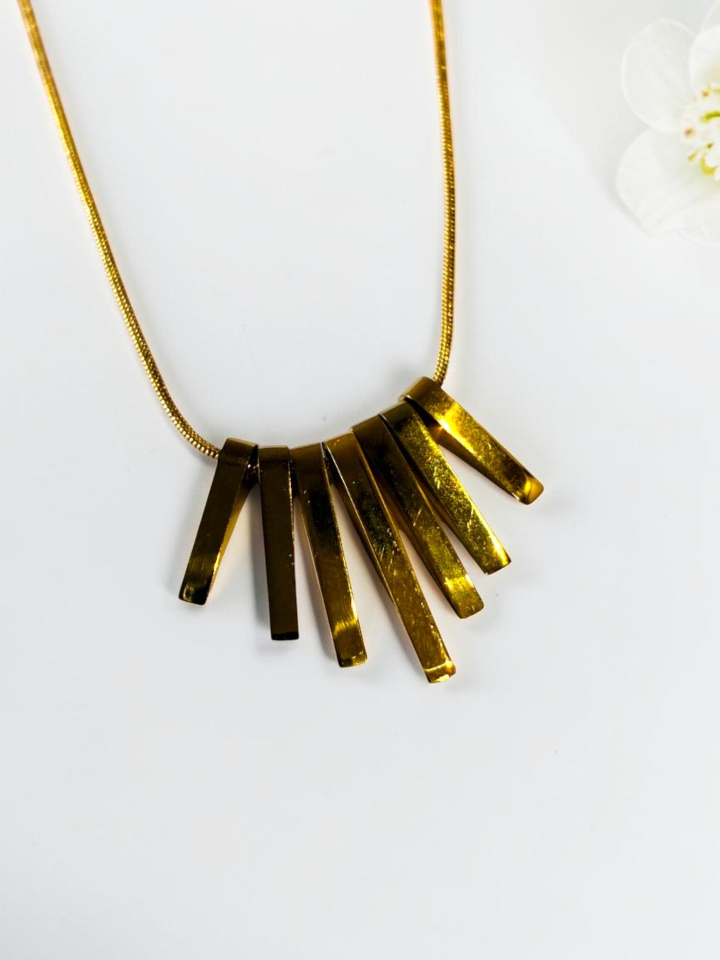 GOLDEN ARIELLA NECKLACE