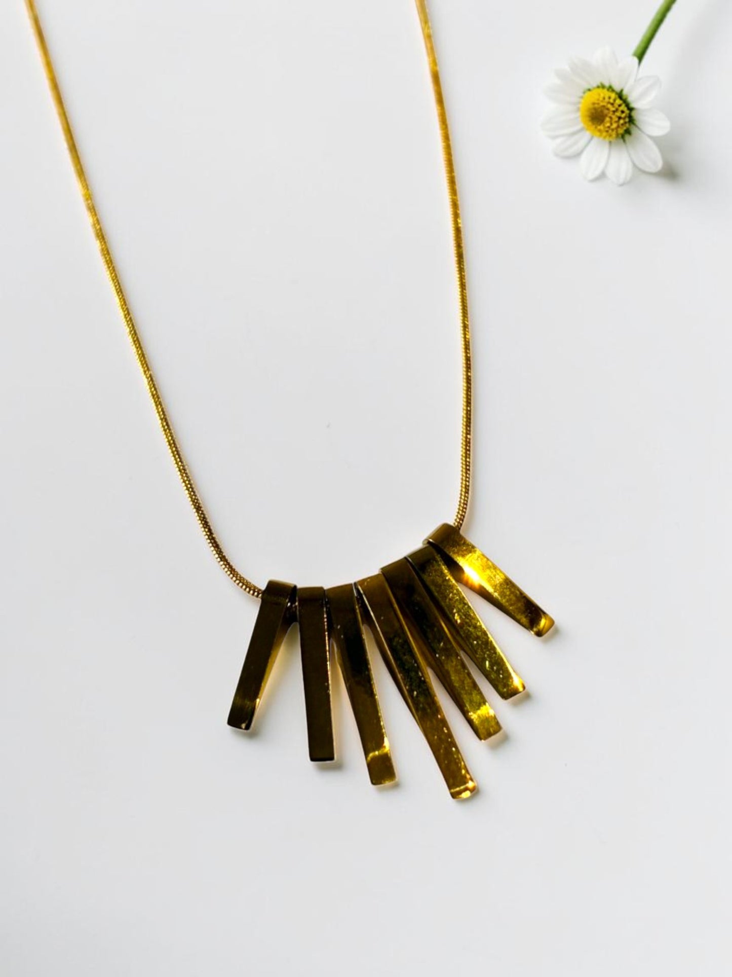 GOLDEN ARIELLA NECKLACE