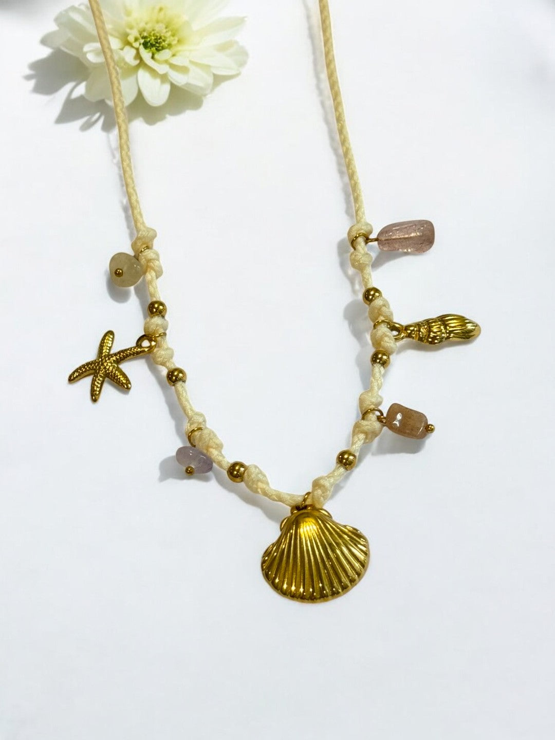 WHITE SEASHELL CHARM EZRA NECKLACE