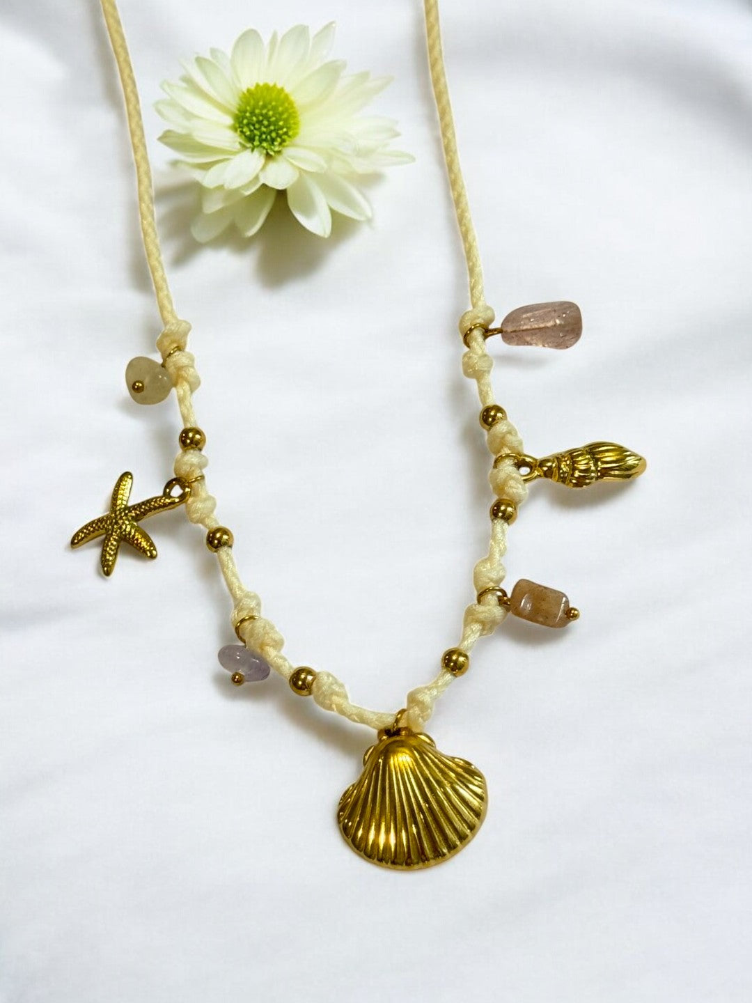 WHITE SEASHELL CHARM EZRA NECKLACE