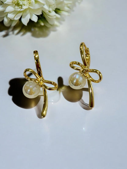 GOLDEN BOW KYSON EARRINGS