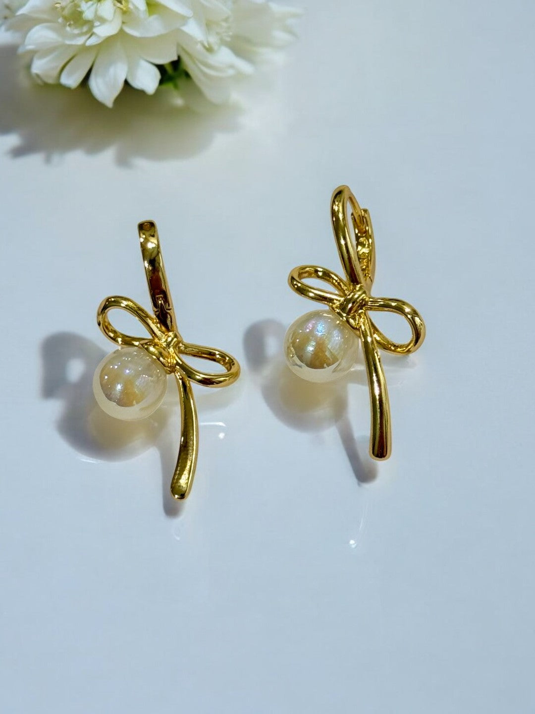 GOLDEN BOW KYSON EARRINGS