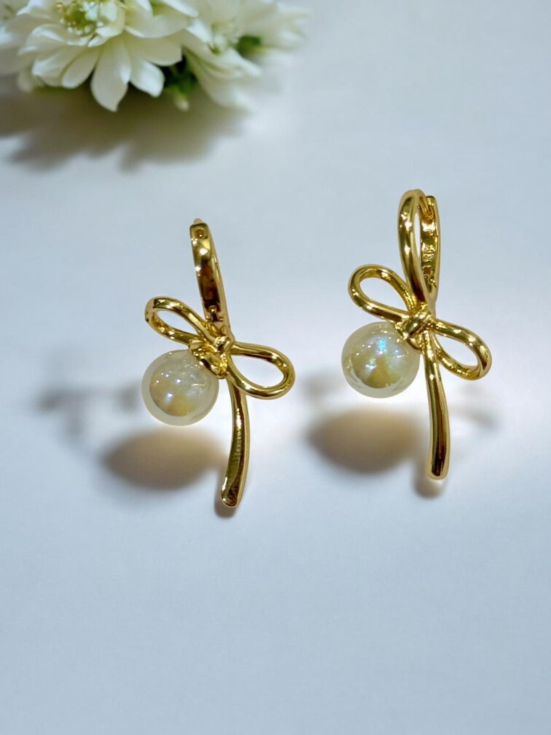 GOLDEN BOW KYSON EARRINGS