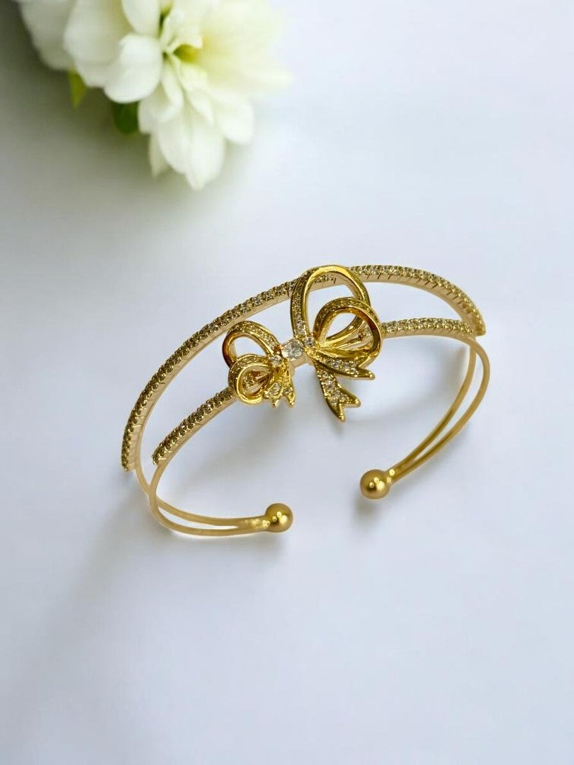 GOLDEN BOW MISA BRACELET (CUFF)