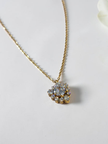 GOLDEN CRYSTAL VIHA NECKLACE