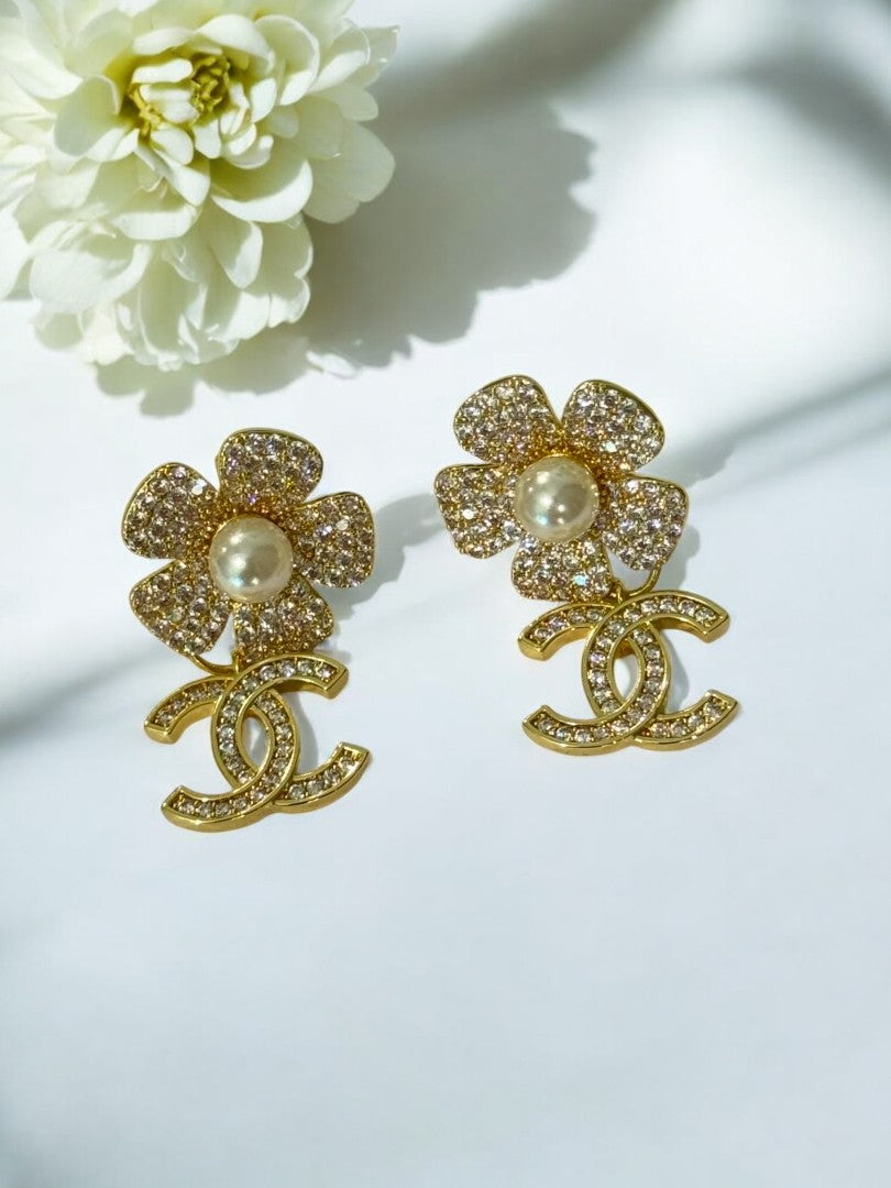 GOLDEN DAMOND DANGIE EARRINGS