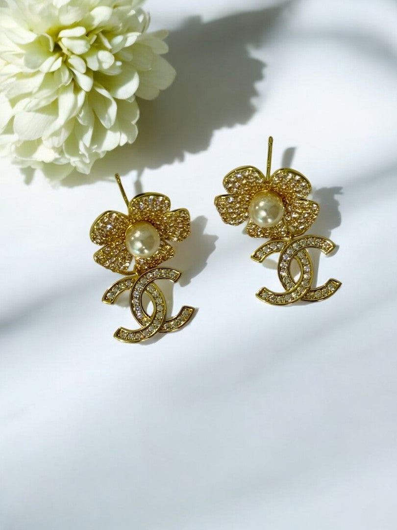 GOLDEN DAMOND DANGIE EARRINGS
