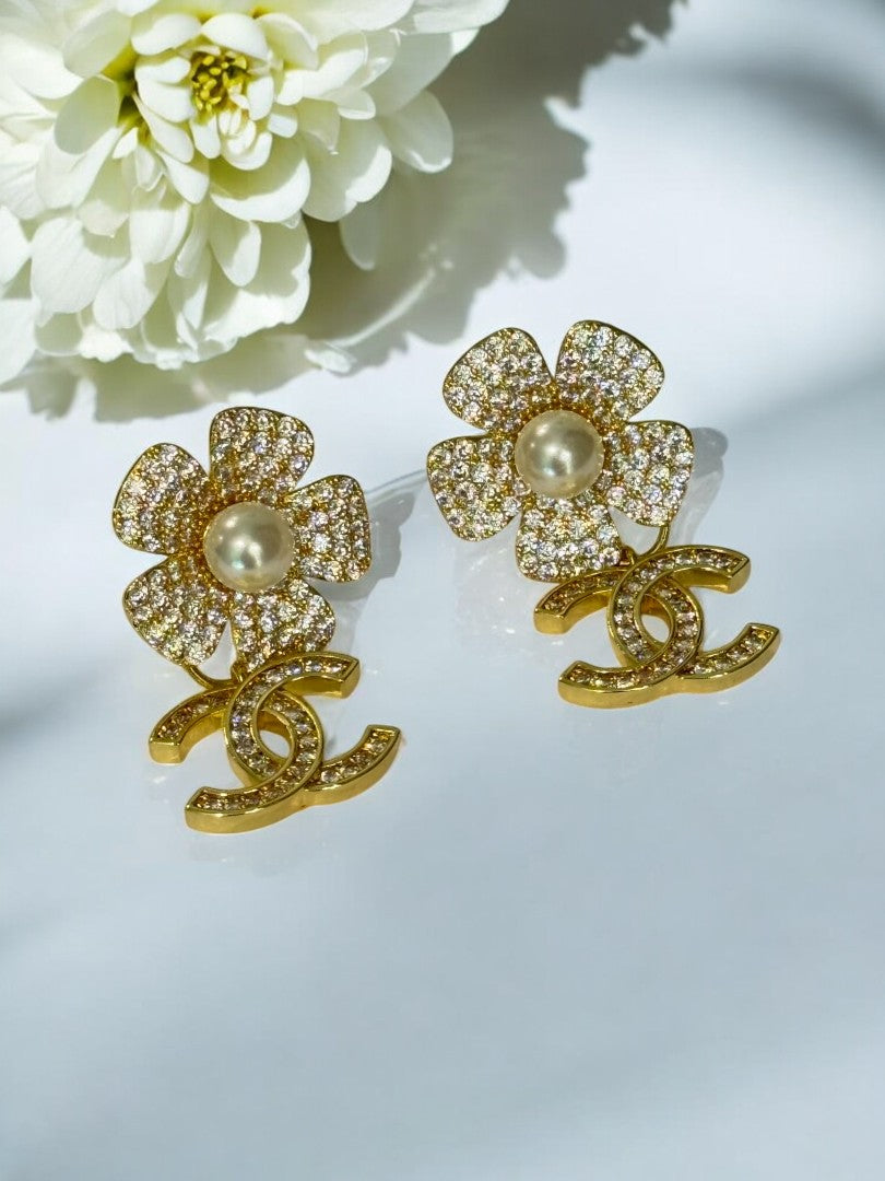 GOLDEN DAMOND DANGIE EARRINGS