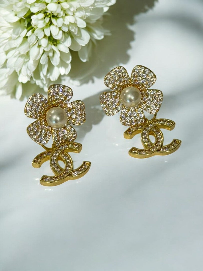 GOLDEN DAMOND DANGIE EARRINGS