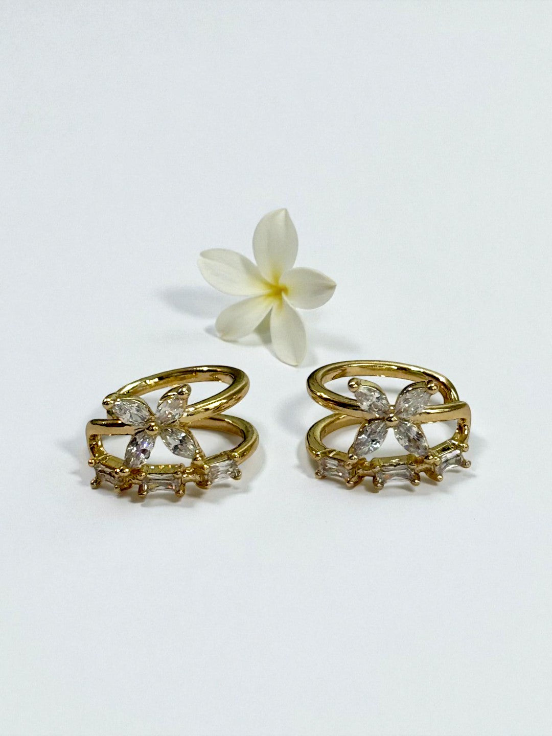 GOLDEN DARREN EAR CUFF