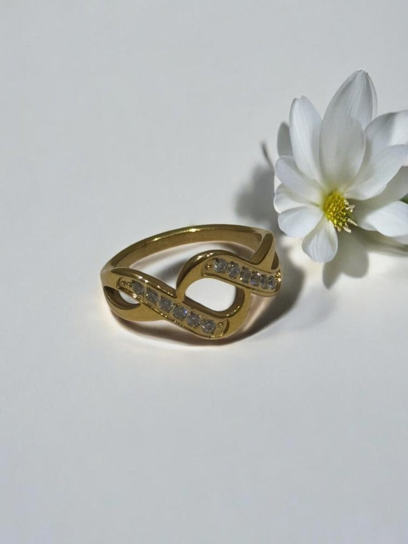 GOLDEN DIAMOND AIDEN RING