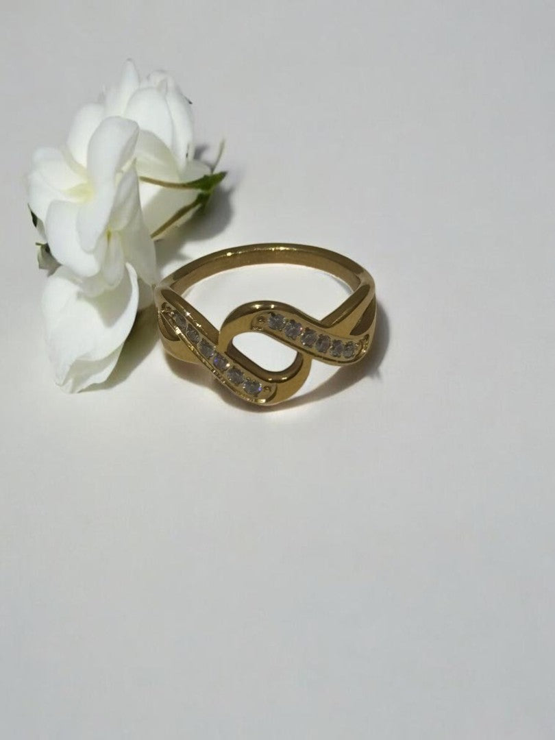 GOLDEN DIAMOND AIDEN RING