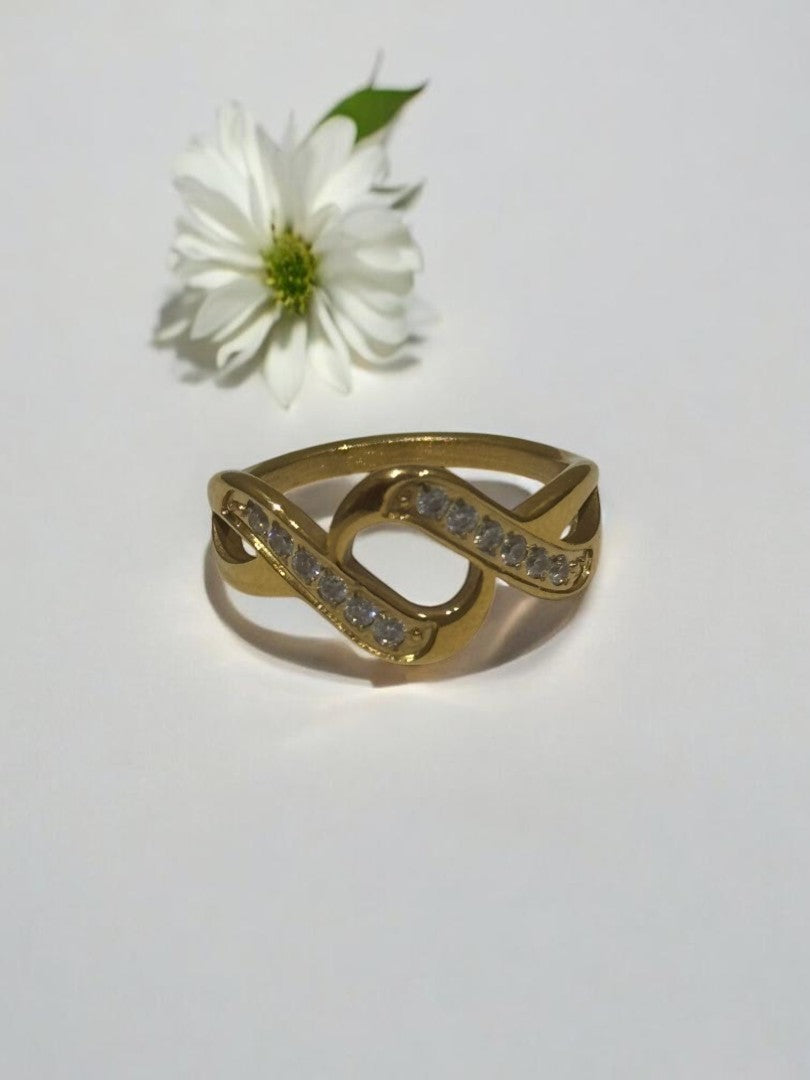 GOLDEN DIAMOND AIDEN RING