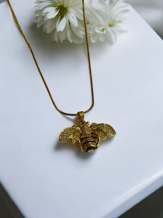 GOLDEN DIAMOND ARESEY NECKLACE