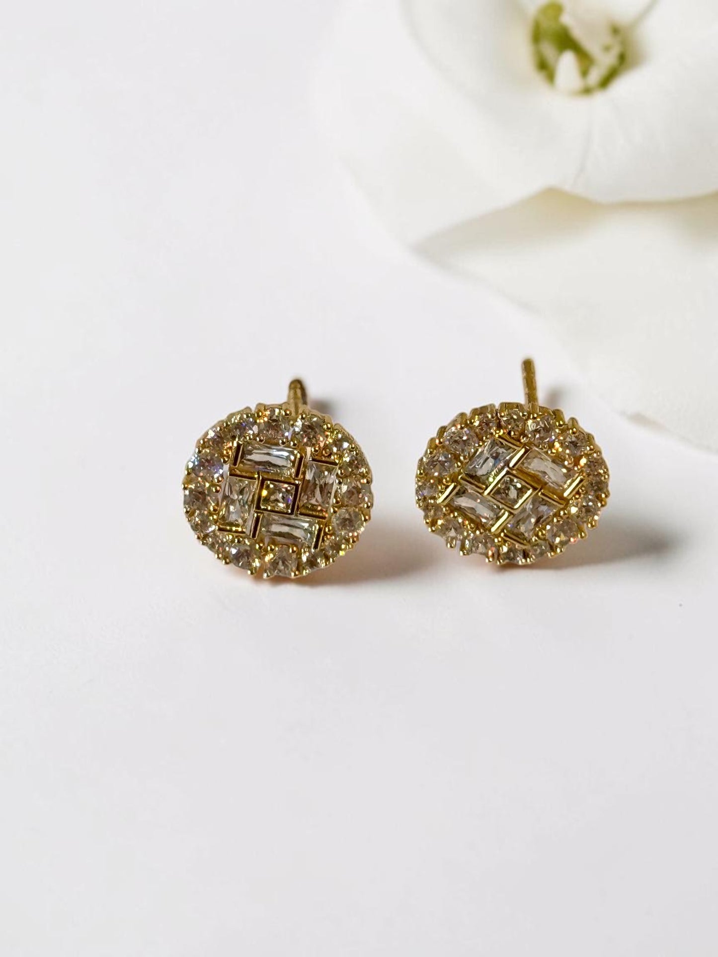 GOLDEN DIAMOND ARYANSHI EARRINGS