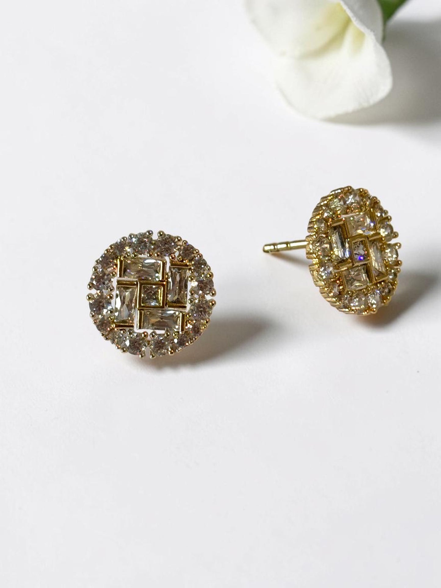 GOLDEN DIAMOND ARYANSHI EARRINGS