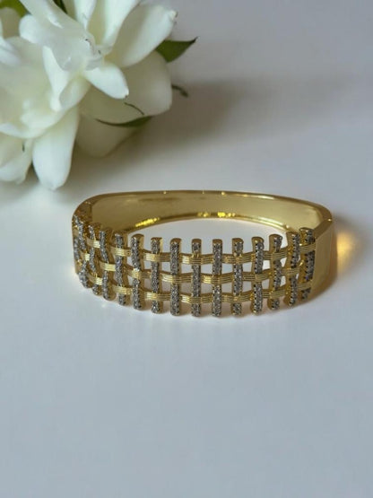 GOLDEN DIAMOND AVYU BRACELET (CUFF)