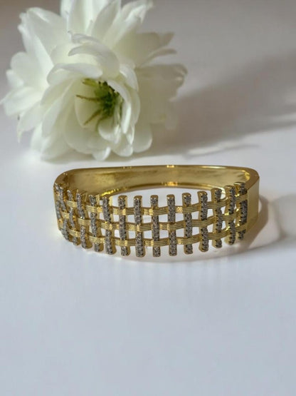 GOLDEN DIAMOND AVYU BRACELET (CUFF)