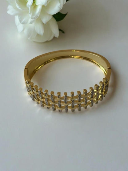GOLDEN DIAMOND AVYU BRACELET (CUFF)