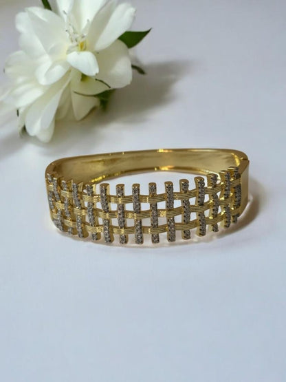 GOLDEN DIAMOND AVYU BRACELET (CUFF)