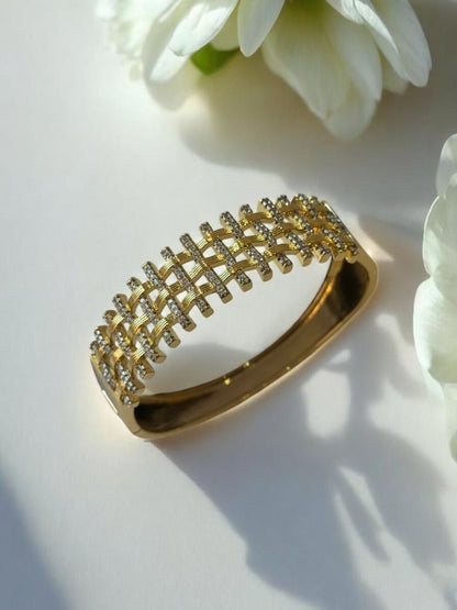 GOLDEN DIAMOND AVYU BRACELET (CUFF)