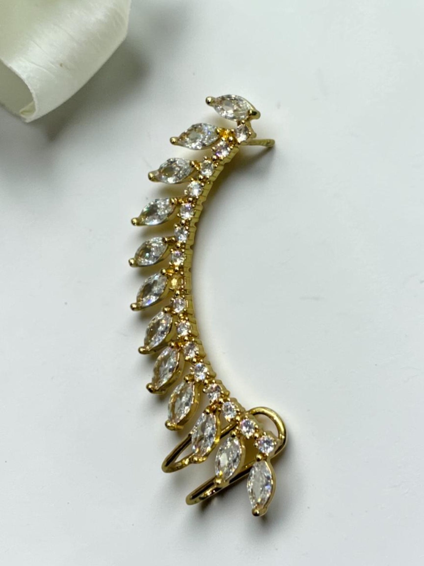 GOLDEN DIAMOND BAILEY EAR CUFF