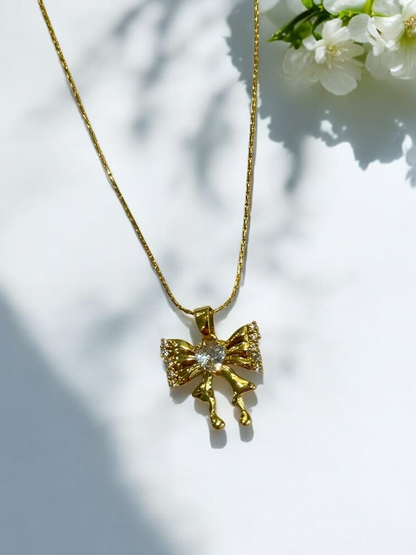 GOLDEN DIAMOND BOW JAHMIR NECKLACE