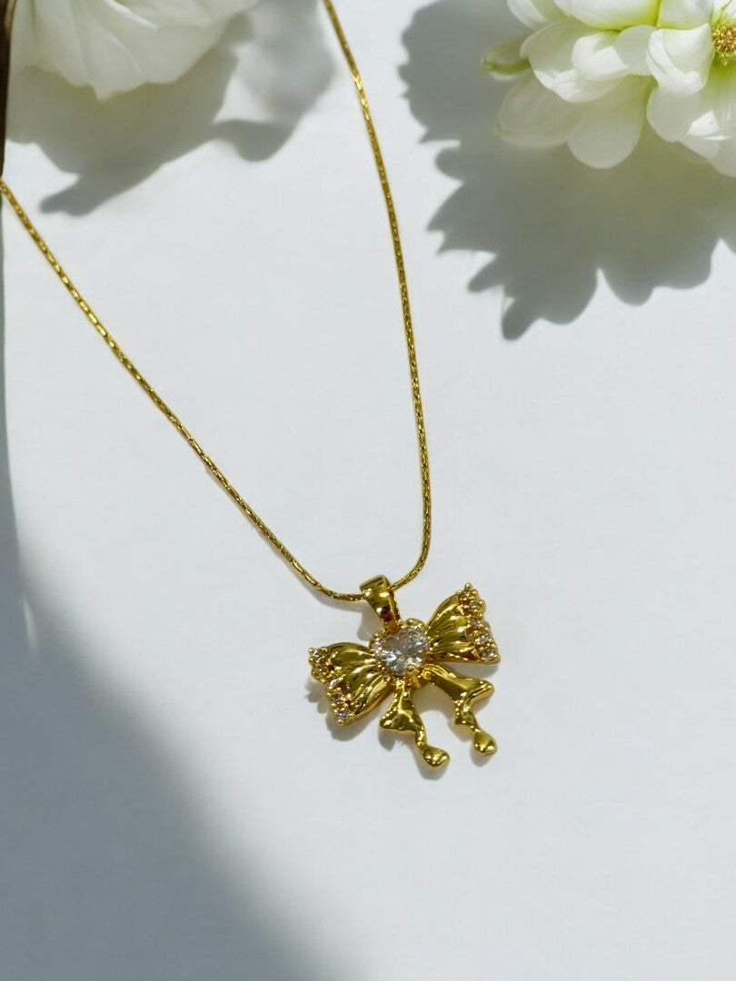 GOLDEN DIAMOND BOW JAHMIR NECKLACE
