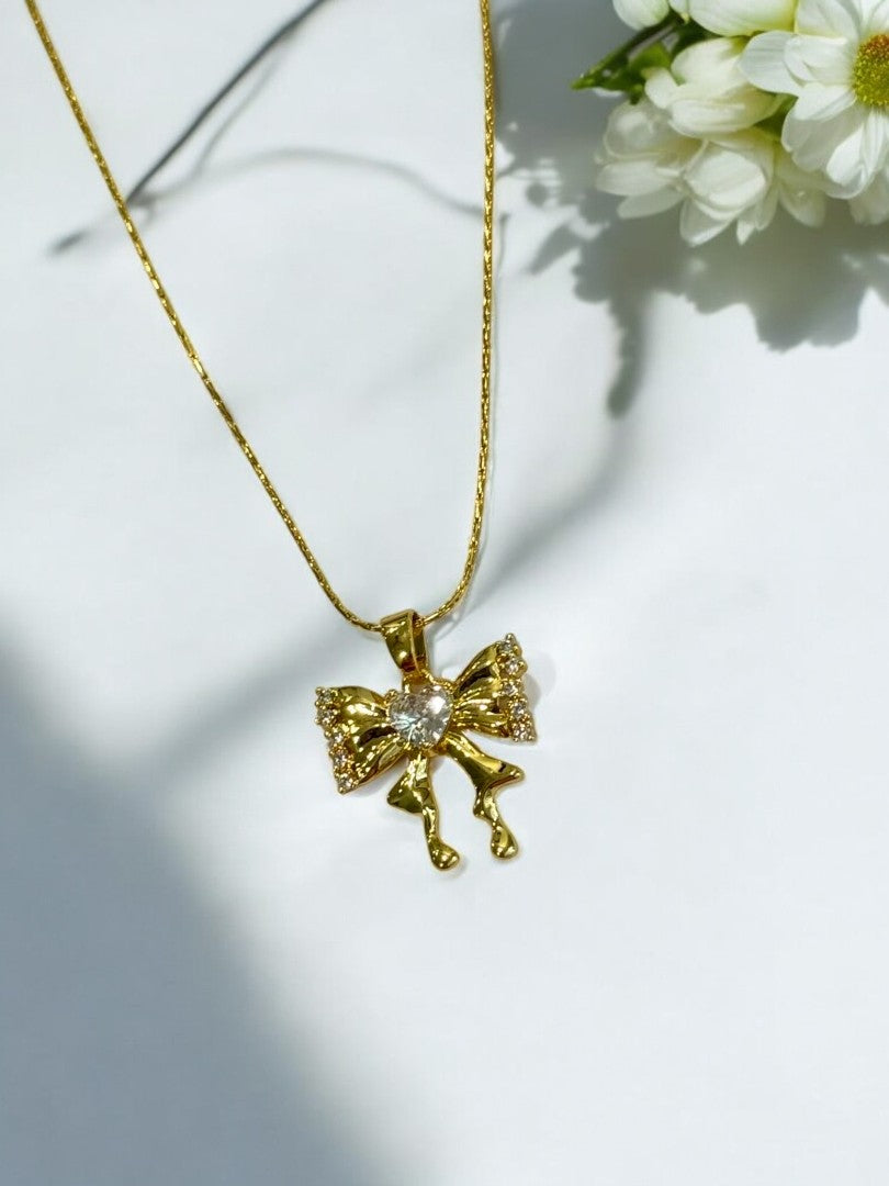 GOLDEN DIAMOND BOW JAHMIR NECKLACE