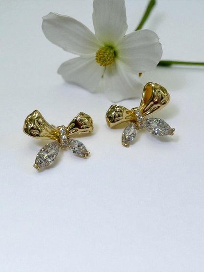 GOLDEN DIAMOND BOW REIGN EARRINGS