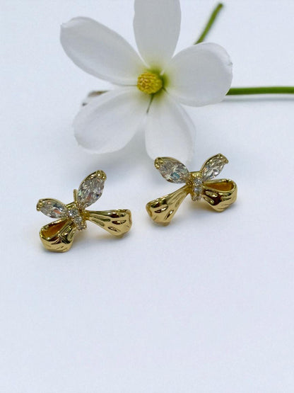 GOLDEN DIAMOND BOW REIGN EARRINGS