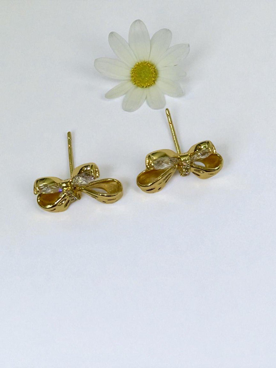 GOLDEN DIAMOND BOW REIGN EARRINGS