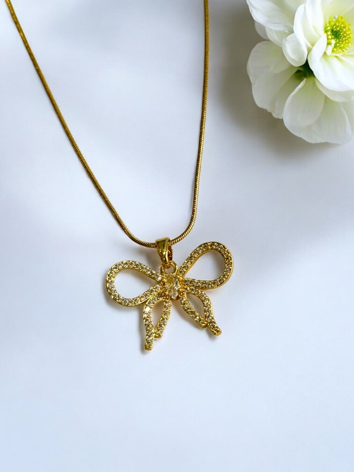 GOLDEN DIAMOND BOW SALVI NECKLACE