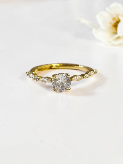 GOLDEN DIAMOND CHHAVI RING
